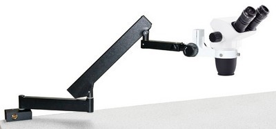 Euromex binokulares Zoom-Stereomikroskop NexiusZoom EVO 6.5-55x mit artikulierten Armstativ und Tischklemme ohne Beleuchtung.