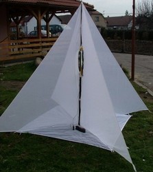 Leuchtpyramide 1,8m Hhe x 1,4m Grundflche mit Teleskopstock und Bodentuch 140x140cm (tschech. Fabrikat)