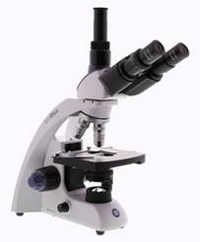 Euromex BioBlue trinokulares Mikroskop 4x / 10x / 40x / 100x, mit netz- und akkubetriebener LED-Beleuchtung 